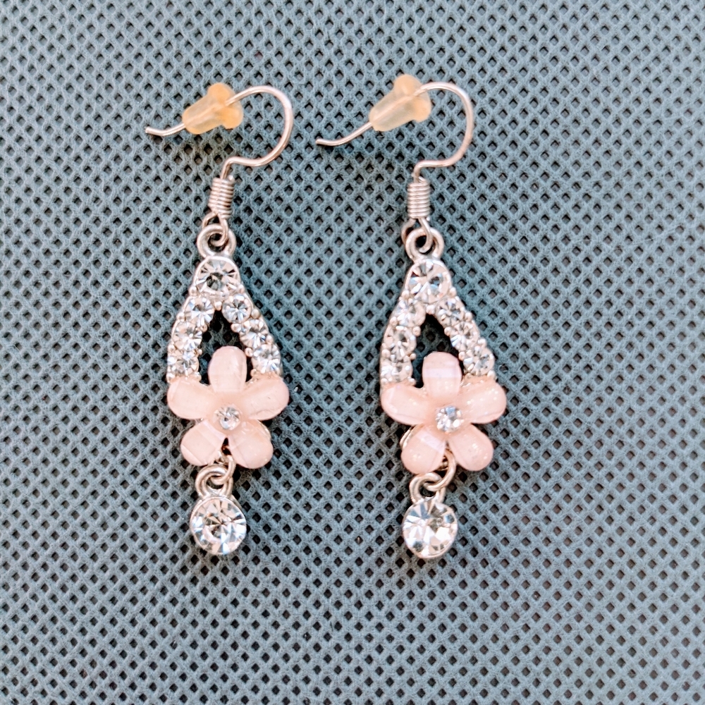 NWOT Dangling Earrings